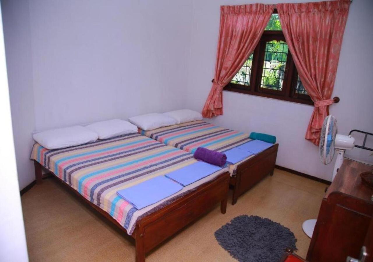 Apartamento Weerakoon Guest Hikkaduwa Exterior foto