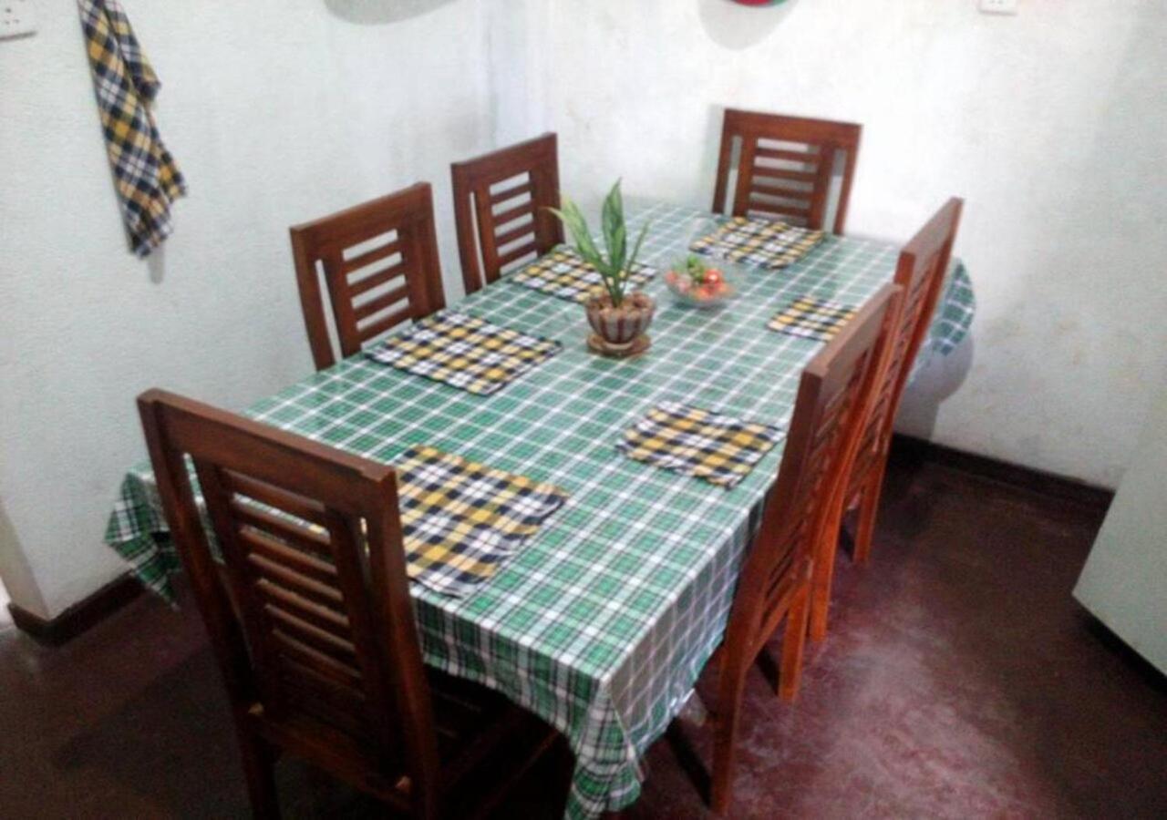 Apartamento Weerakoon Guest Hikkaduwa Exterior foto