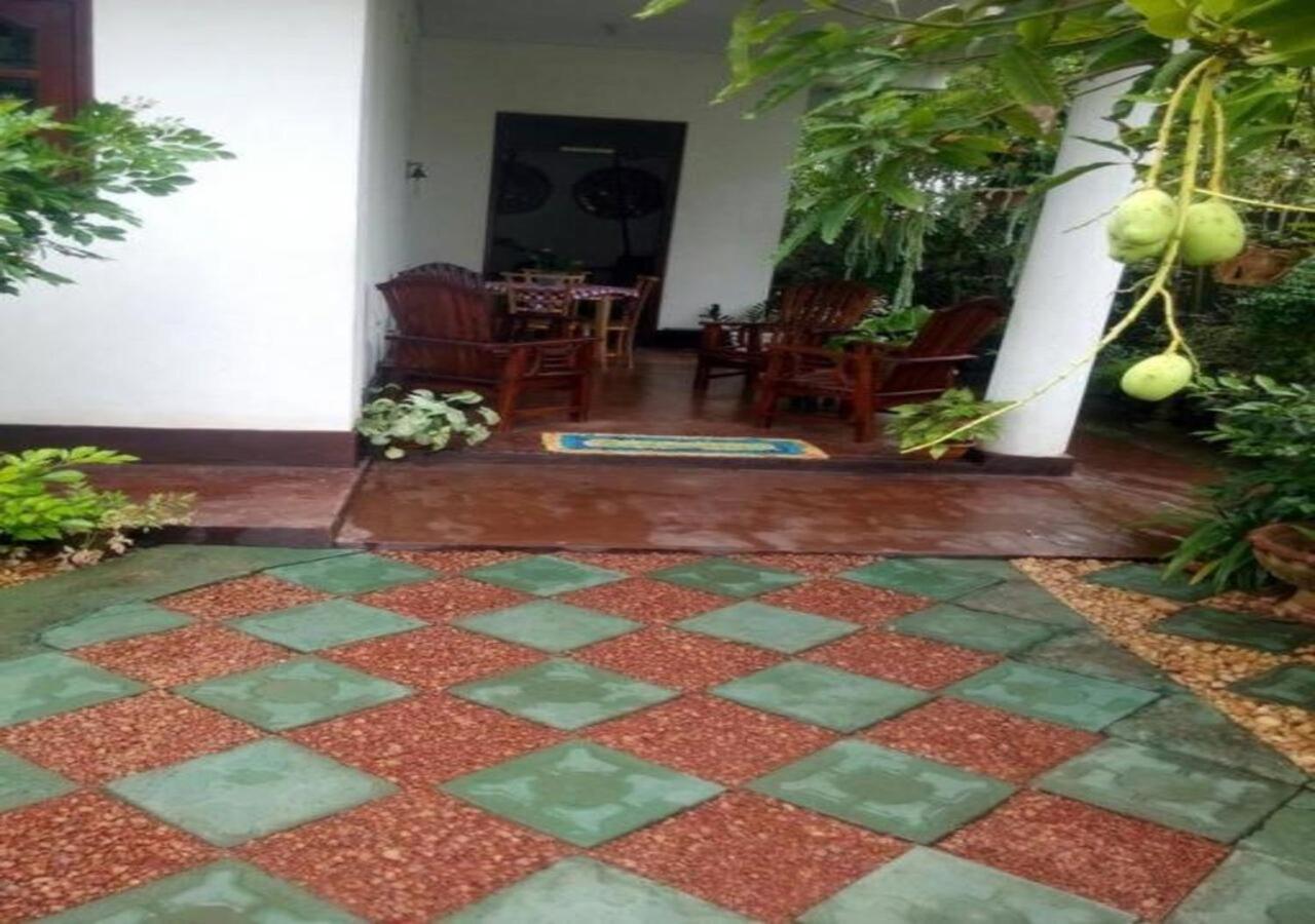 Apartamento Weerakoon Guest Hikkaduwa Exterior foto