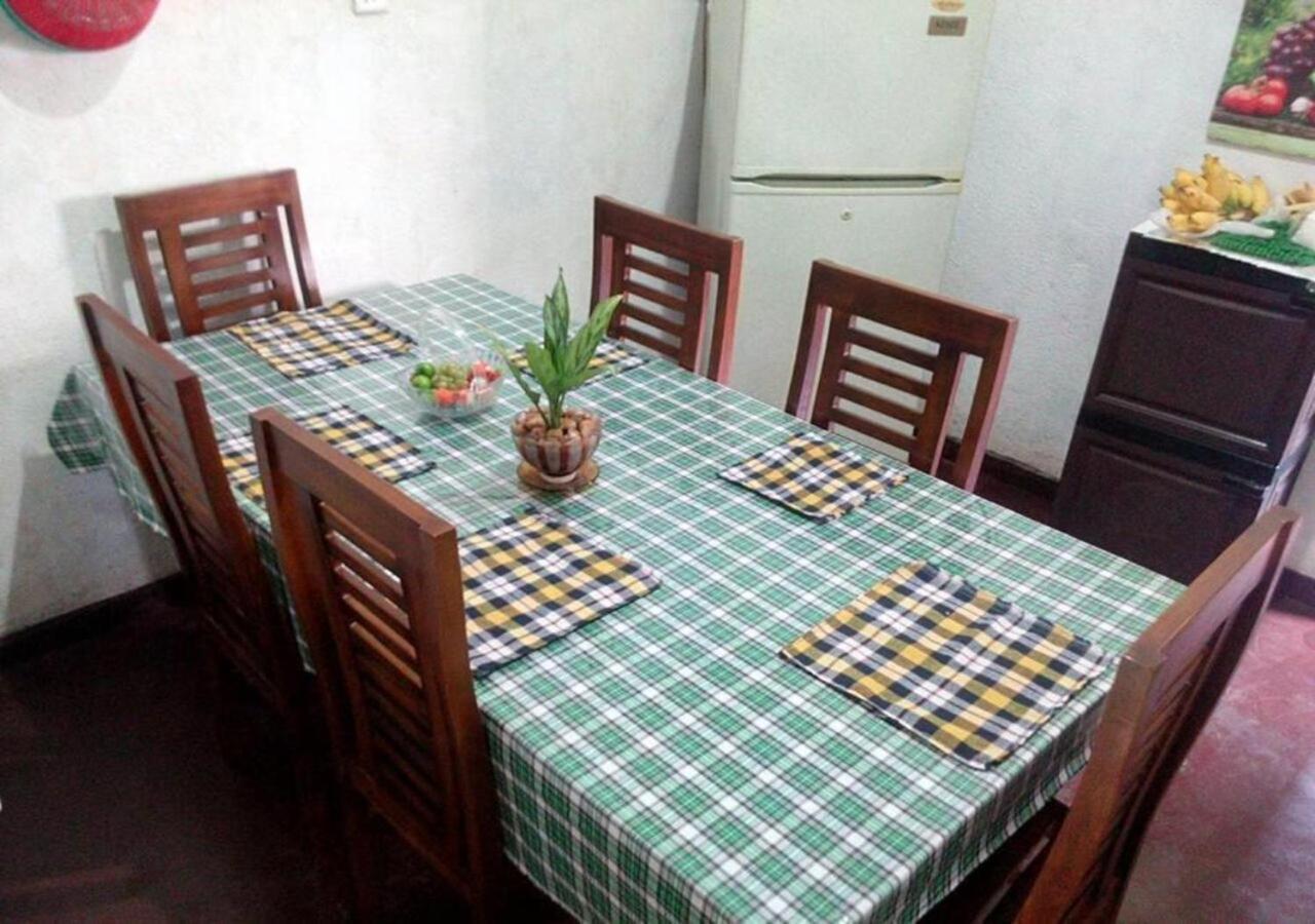 Apartamento Weerakoon Guest Hikkaduwa Exterior foto
