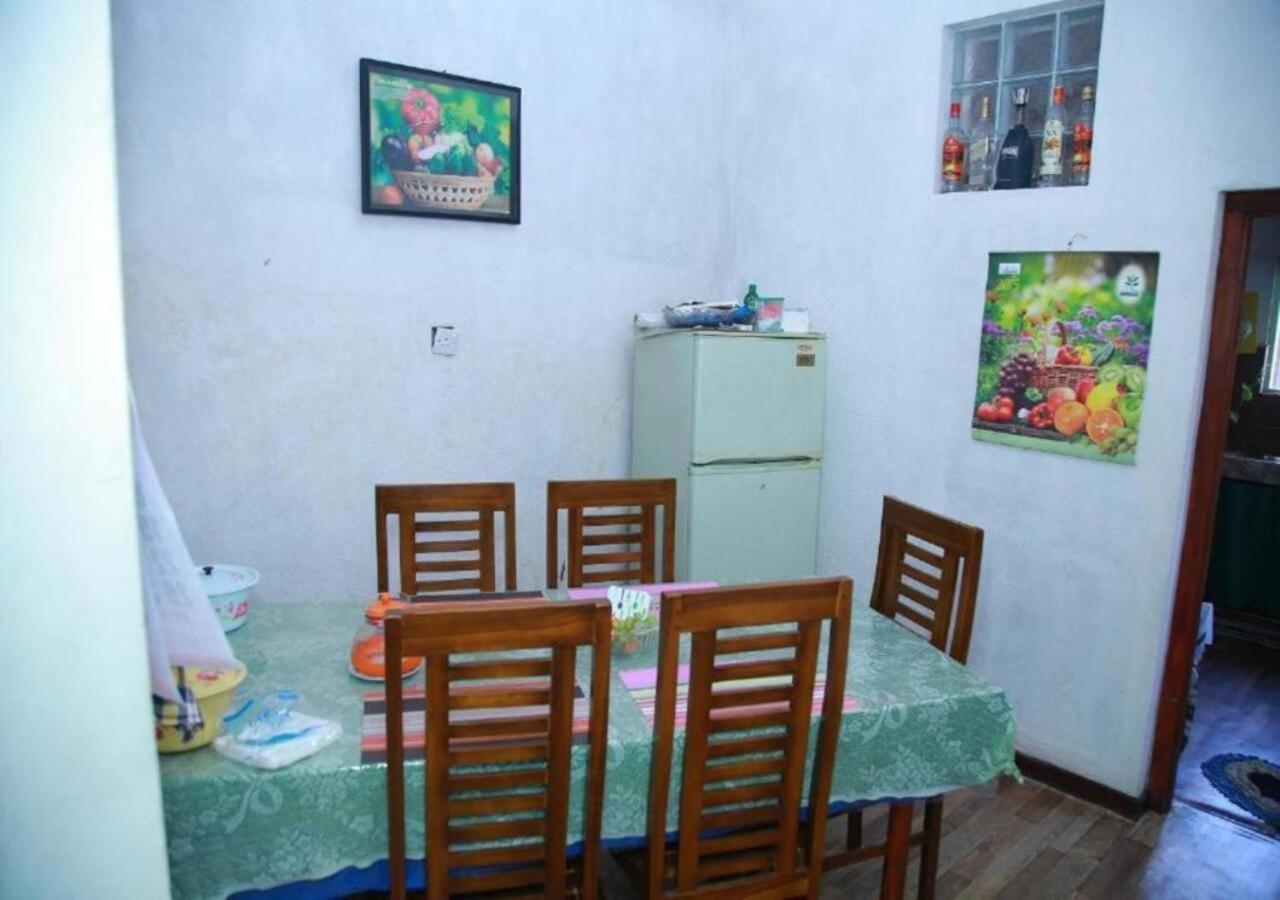 Apartamento Weerakoon Guest Hikkaduwa Exterior foto